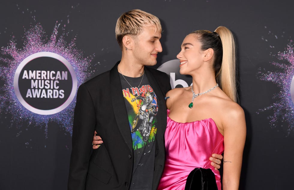 los angeles, california november 24 l r anwar hadid and dua lipa attend the 2019 american music awards at microsoft theater on november 24, 2019 in los angeles, california photo by jeff kravitzfilmmagic for dcp