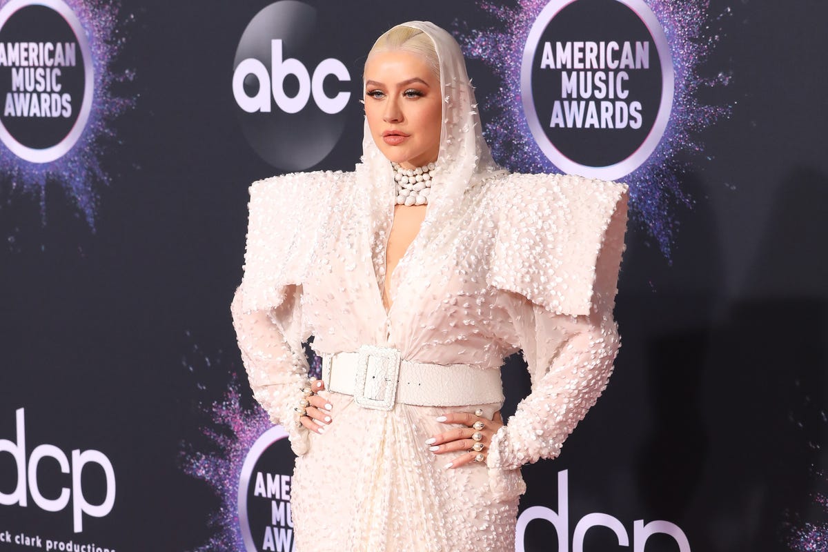 The Best Twitter Reactions To Christina Aguileras American Music Awards Dress 5294