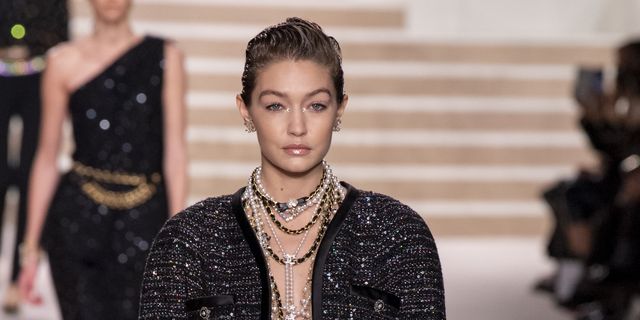 Virginie Viard's First Chanel Métiers d'Art Show Is What Breezy Billion  Dollar Style Looks Like