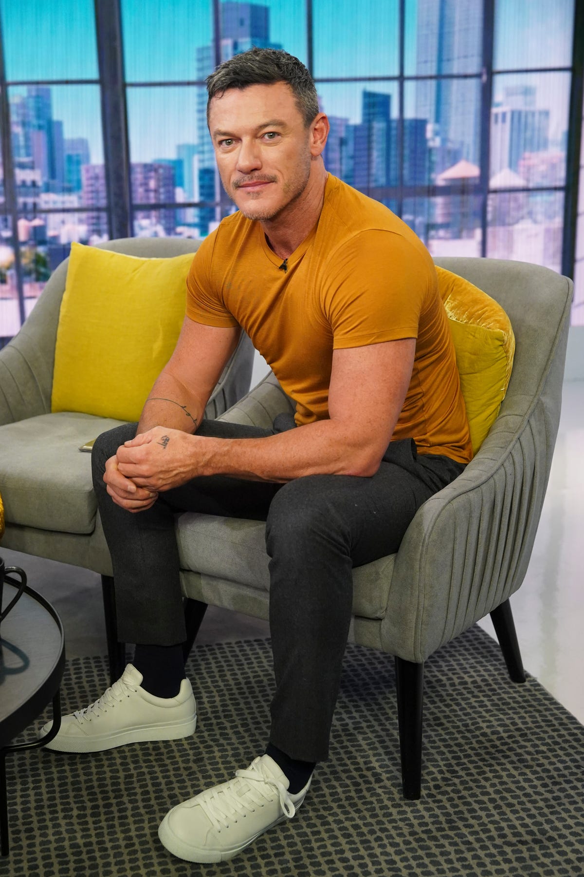 Chi è Luke Evans, il muscoloso Gaston in La Bella E La Bestia