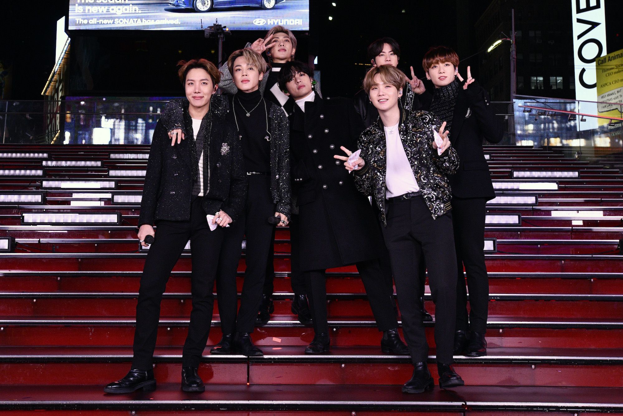 LE SSERAFIM follow in BTS's footsteps as new house ambassadors for 'Louis  Vuitton