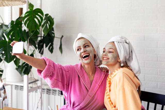 teenage beauty hair mother daughter
