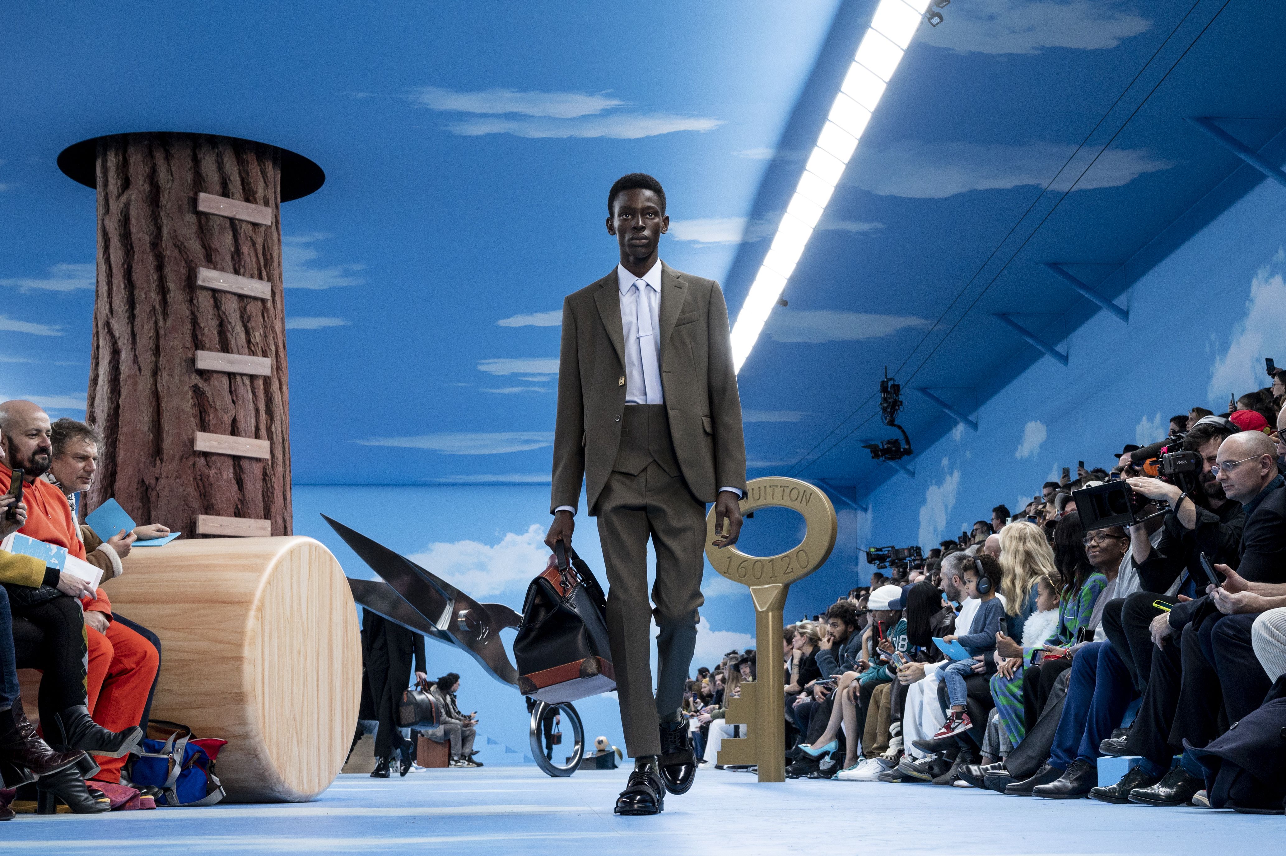 Louis Vuitton's Abloh makes suit and tie street on Paris catwalk - CGTN