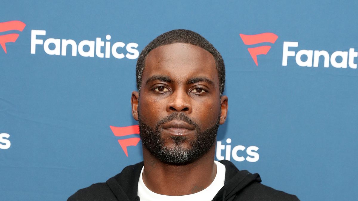 Michael Vick's high school: Taking jersey down is final decision
