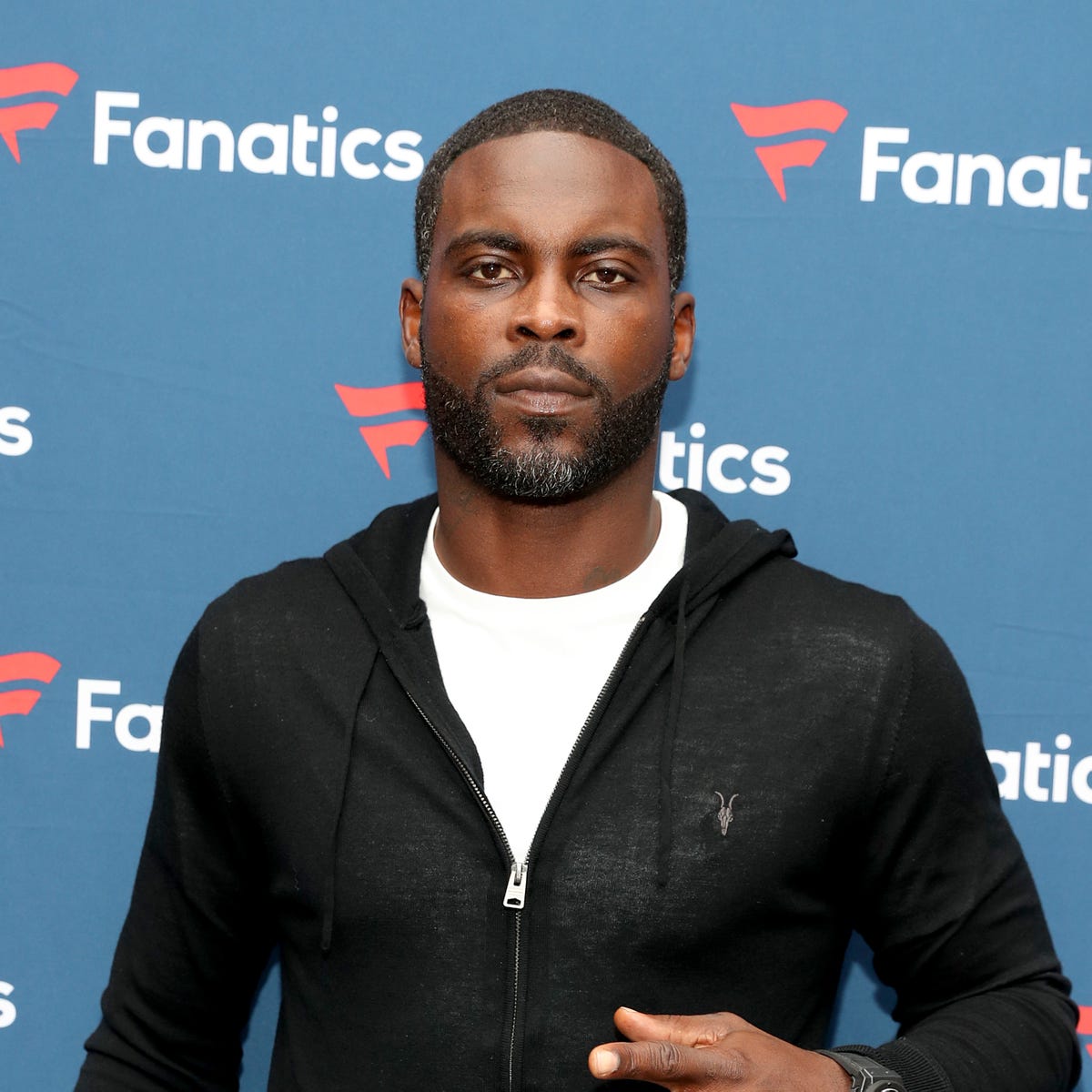 Michael Vick's high school: Taking jersey down is final decision