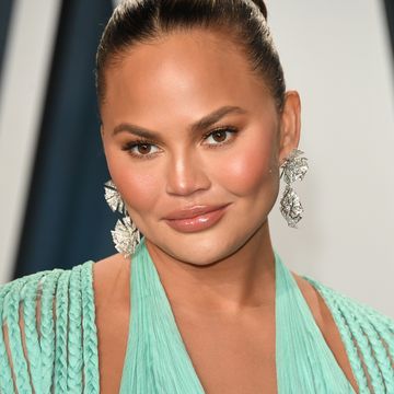 beverly hills, california   february 09 christine teigen attends the 2020 vanity fair oscar party hosted by radhika jones at wallis annenberg center for the performing arts on february 09, 2020 in beverly hills, california photo by daniele venturelliwireimage,