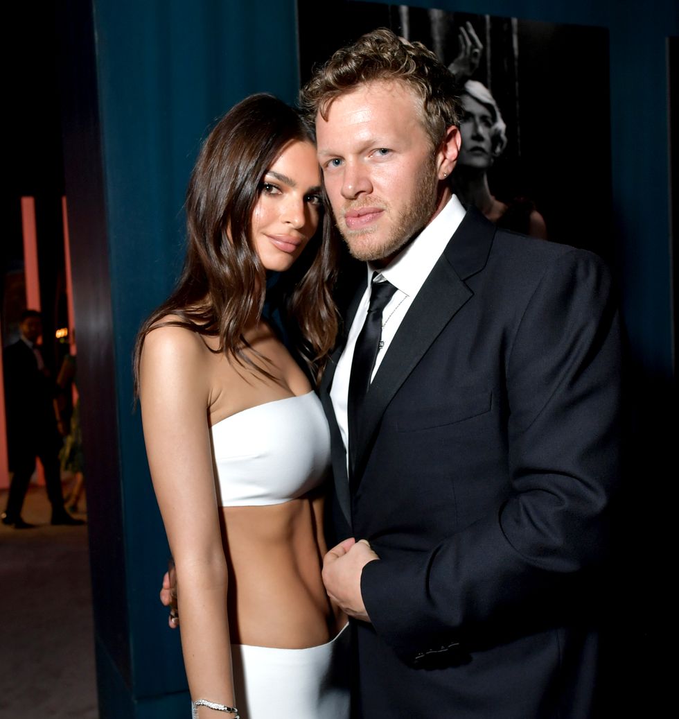beverly hills, california february 09 l r emily ratajkowski and sebastian bear mcclard attend the 2020 vanity fair oscar party hosted by radhika jones at wallis annenberg center for the performing arts on february 09, 2020 in beverly hills, california photo by emma mcintyre vf20wireimage