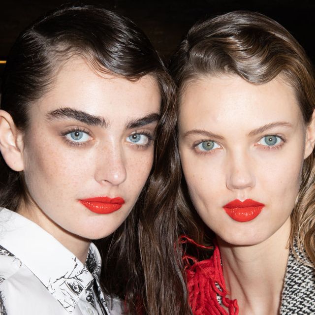 milan, italy   february 22 l r model alisha nesvat and lindsey wixson are seen backstage at the msgm fashion show on february 22, 2020 in milan, italy photo by rosdiana ciaravologetty images