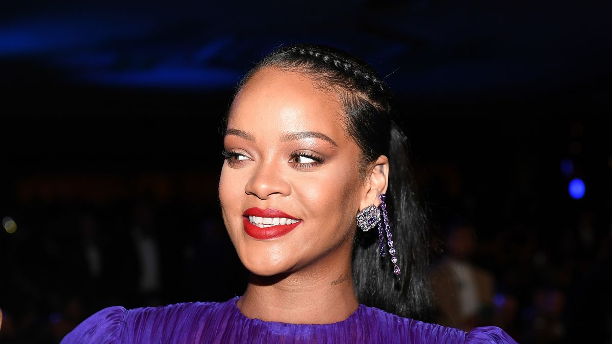preview for Rihanna Gets Annoyed By Fans Asking Her About New Music