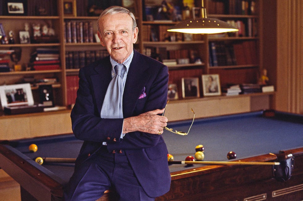 fred astaire en el salón de su casa de beverly hills