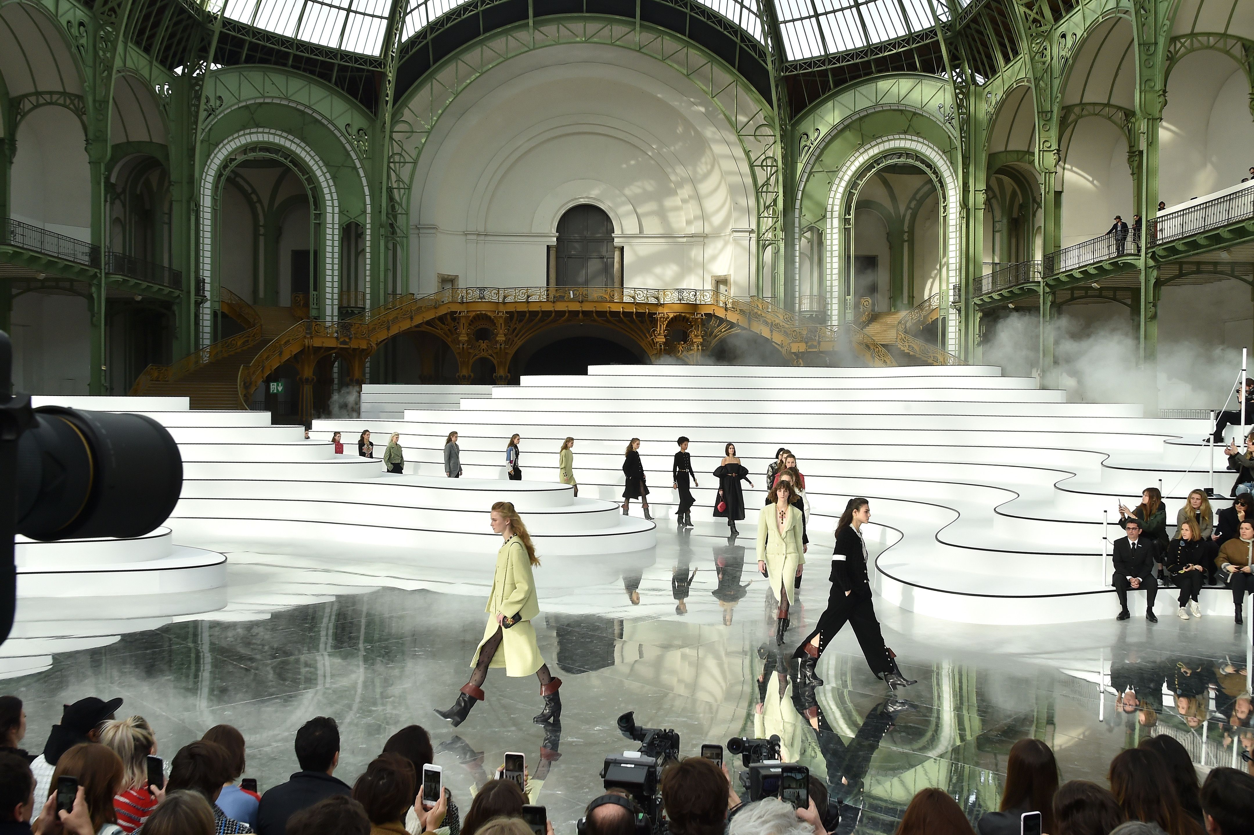 Chanel Trades Grand Palais for Nightclub With Ski-Inspired Fall Show