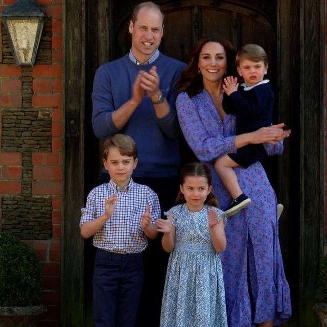 prince charlotte prince william kate middleton the cambridges royals prince george prince louis dancing apple fitness time to walk