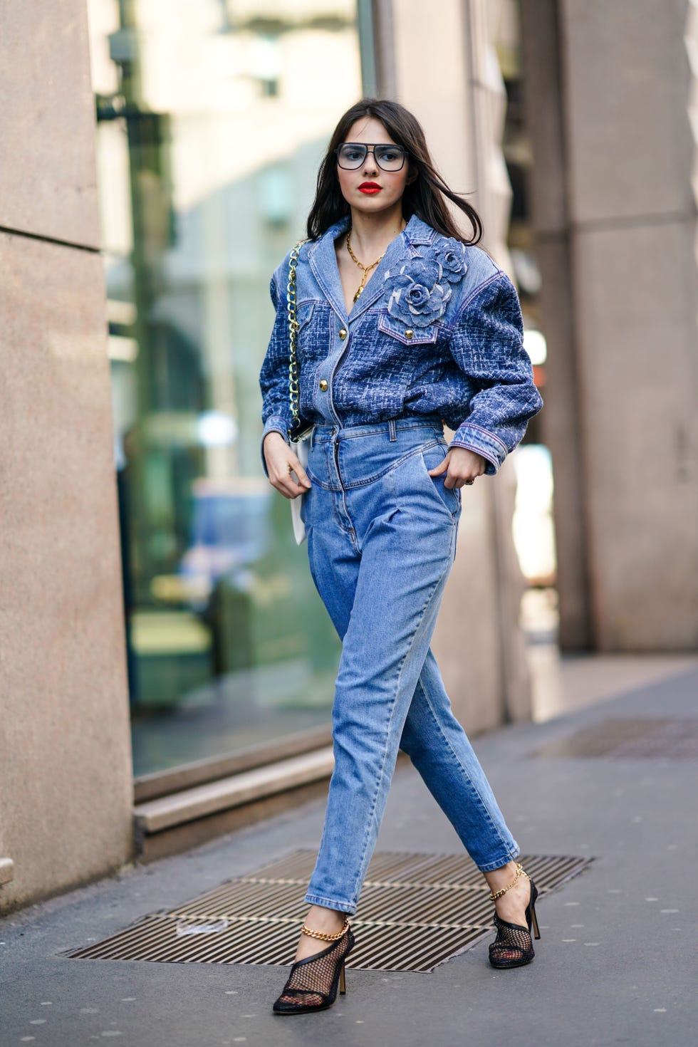 Cómo llevar el chubasquero: lecciones de street style