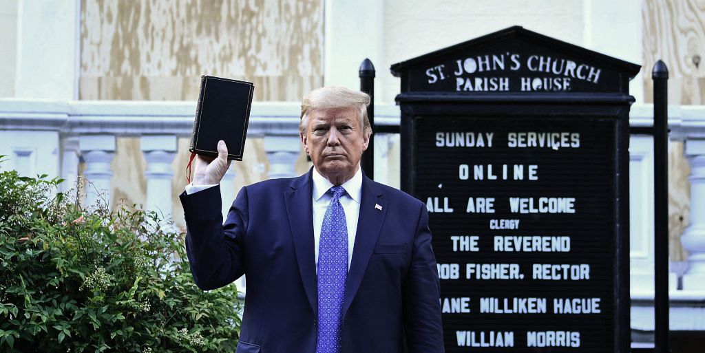 Ora puoi comprare la Bibbia di Donald Trump