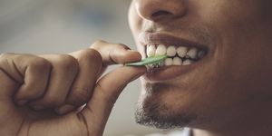 masticare chewing gum senza zucchero fa bene igiene orale
