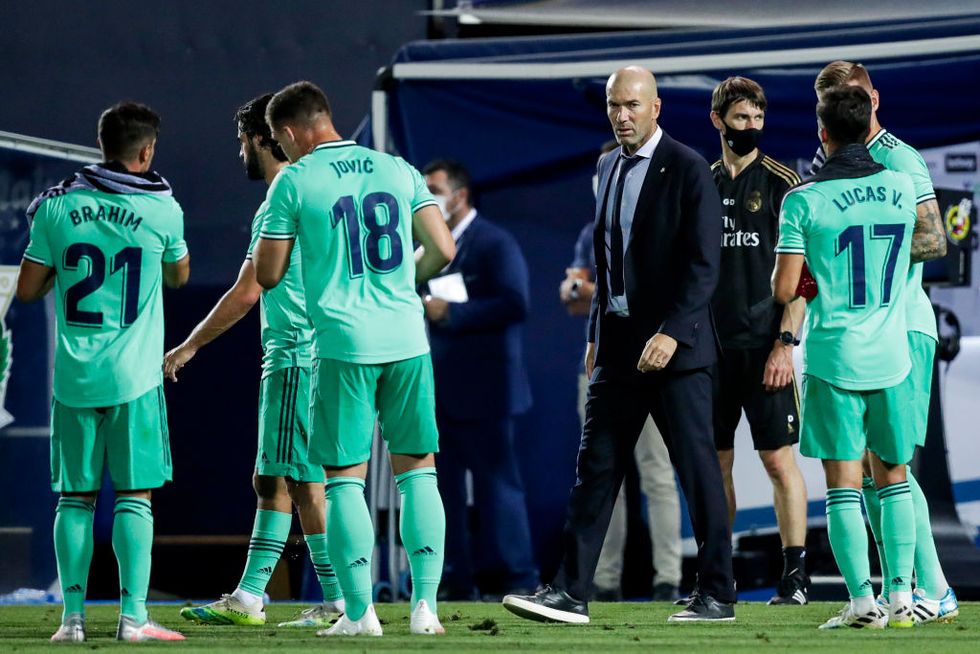 madrid, spain   july 19 l r brahim diaz of real madrid, luka jovic of real madrid, coach zinedine zidane of real madrid, lucas vazquez of real madrid during the la liga santander  match between leganes v real madrid at the estadio municipal de butarque on july 19, 2020 in madrid spain photo by david s bustamantesoccratesgetty images