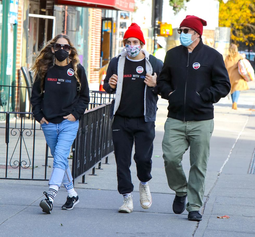 new york, ny   november 03 sarah jessica parker, matthew broderick and son james wilkie broderick are seen on november 03, 2020 in new york city  photo by jose perezbauer griffingc images