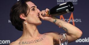 rotterdam, netherlands   may 23, 2021 vocalist damiano david of the maneskin rock band representing italy, the winner of the 2021 eurovision song contest final, during a news conference at the rotterdam ahoy arena vyacheslav prokofyevtass photo by vyacheslav prokofyev\tass via getty images