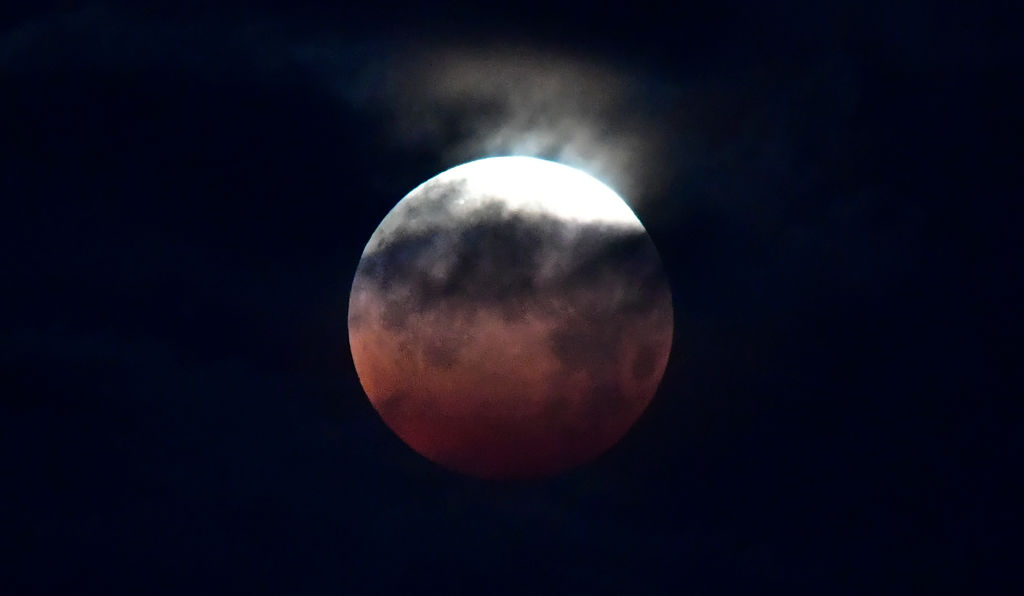 See Incredible Photos Of The Super Blood Moon Eclipse 2021