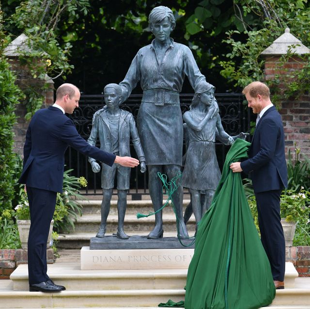 britains prince william, duke of cambridge l and britains prince harry, duke of sussex unveil a statue of their mother, princess diana at the sunken garden in kensington palace, london on july 1, 2021, which would have been her 60th birthday   princes william and harry set aside their differences on thursday to unveil a new statue of their mother, princess diana, on what would have been her 60th birthday photo by dominic lipinski  pool  afp photo by dominic lipinskipoolafp via getty images