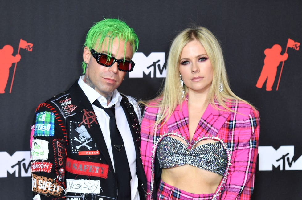 canadian singer songwriter avril lavigne and us singer mod sun arrive for the 2021 mtv video music awards at barclays center in brooklyn, new york, september 12, 2021 photo by angela  weiss  afp photo by angela  weissafp via getty images