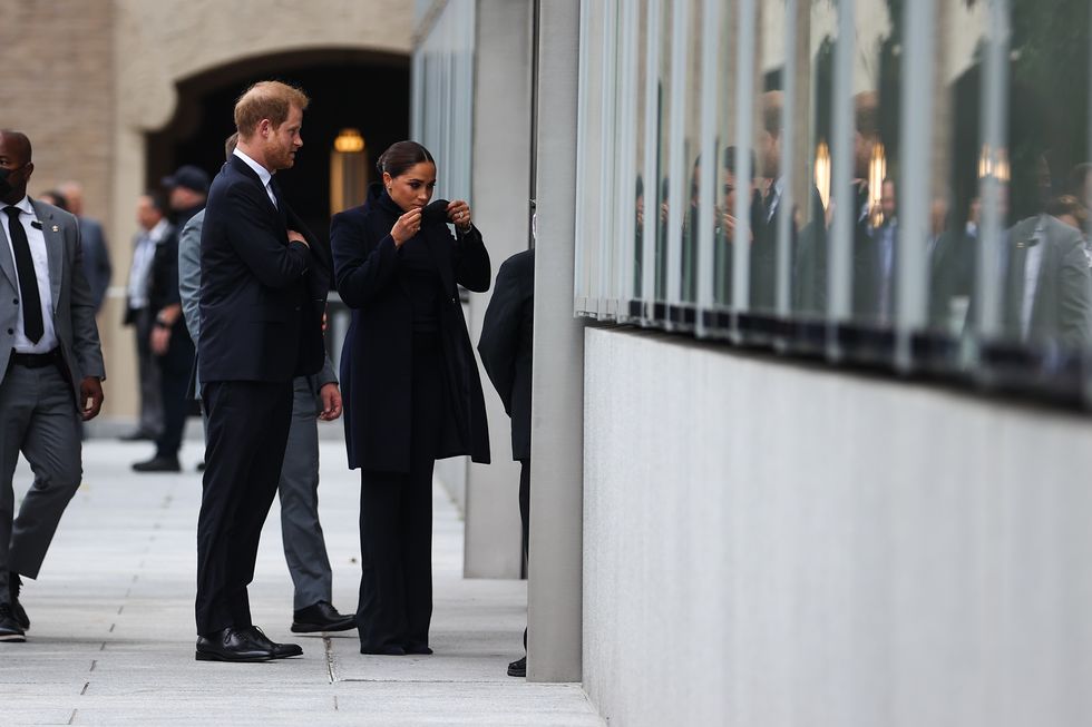 new york, ny   september 23 prince harry and meghan markle visit the one world observatory as ny governor hochul and nyc mayor blasio walk along with them in new york city, united states on september 23, 2021 photo by tayfun coskunanadolu agency via getty images