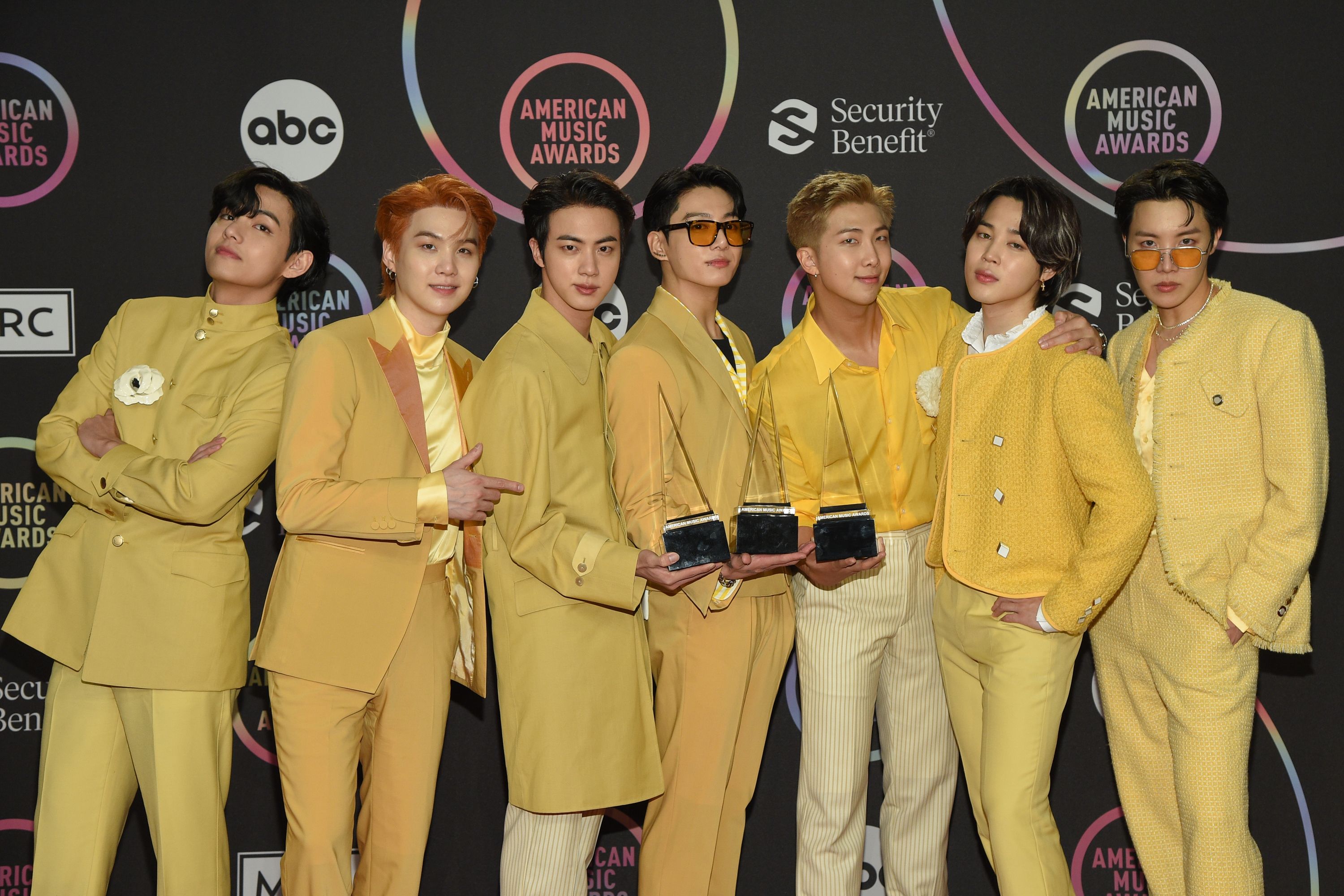 【正規通販】 BTSが愛される理由はここに！ AMA2021授賞式の“裏舞台”で見せた ミュージック