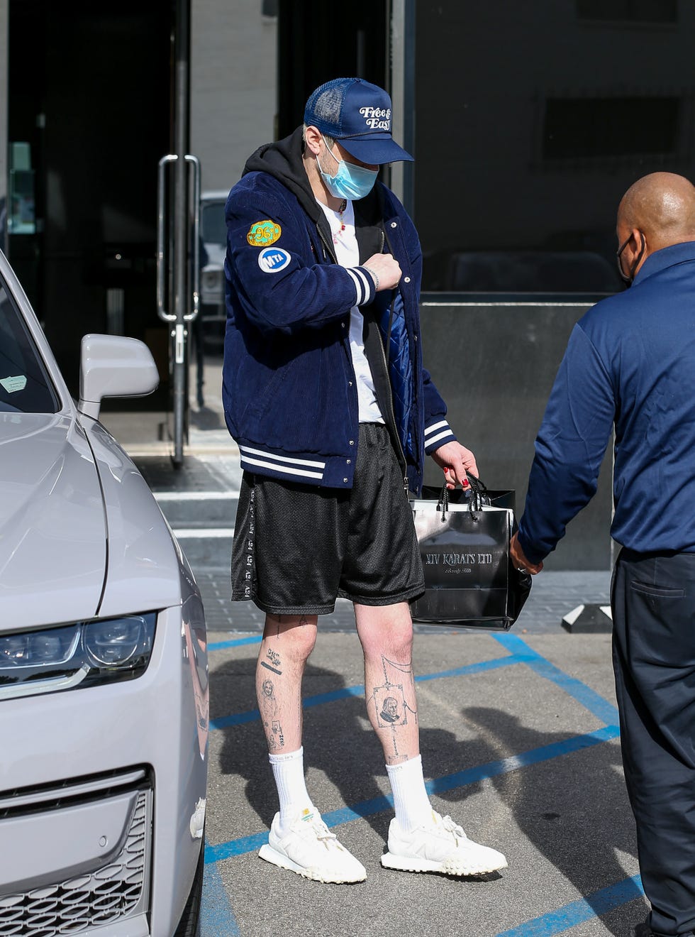 los angeles, ca   december 21 pete davidson is seen on december 21, 2021 in los angeles, california  photo by bellocqimagesbauer griffingc images