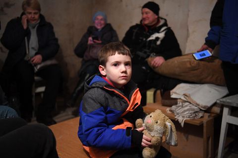 topshot   mikhailo , 5 years, holds a puppet as he wait in an undergound shelter during bombing alert in the ukrainian capital of kyiv on february 26, 2022   ukrainian soldiers beat back a russian attack in the capital kyiv only hours after president volodymyr zelensky warns moscow would attempt to take the city before dawn photo by daniel leal  afp photo by daniel lealafp via getty images