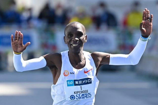 topshot kenyas eliud kipchoge crosses the finish line to win the mens category in the tokyo marathon in tokyo on march 6, 2022 photo by kazuhiro nogi and kazuhiro nogi pool afp photo by kazuhiro nogipoolafp via getty images