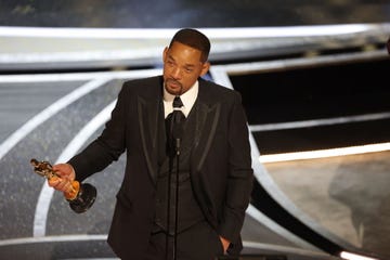 hollywood, ca   march 27, 2022  will smith accepts the award for best actor in a leading role for king richard during the show  at the 94th academy awards at the dolby theatre at ovation hollywood on sunday, march 27, 2022  myung chun  los angeles times via getty images