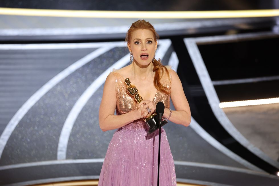 hollywood, ca   march 27, 2022 jessica chastain after winning the award for best actress in a leading role for her performance in "the eyes of tammy faye"      during the show  at the 94th academy awards at the dolby theatre at ovation hollywood on sunday, march 27, 2022  myung chun  los angeles times via getty images