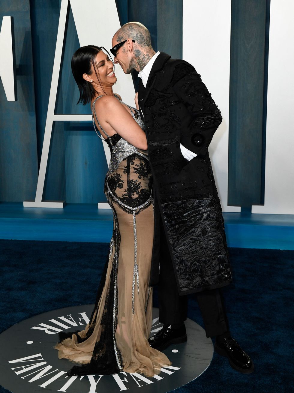 kourtney kardashian and travis barker at the vanity fair oscars after party