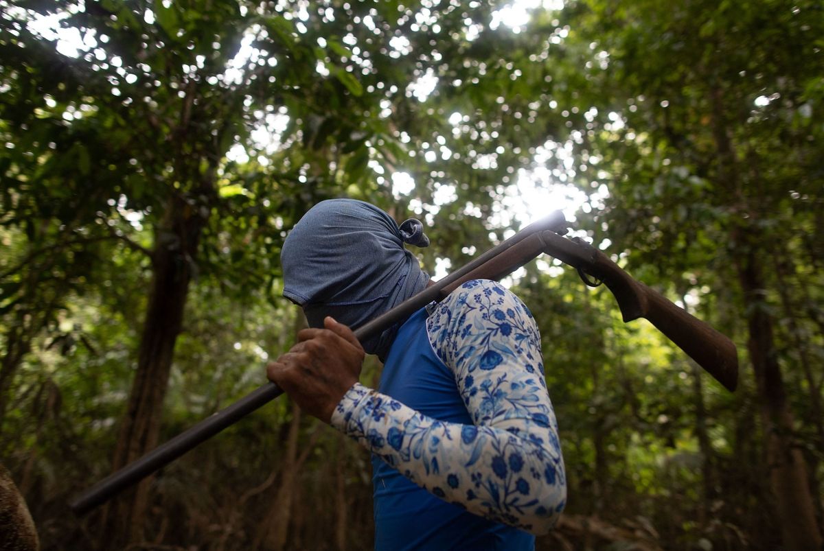 Tijdens een zoektocht wordt gespeurd naar sporen van de journalist Dom Phillips en de inheemse mensenrechtenactivist Bruno Pereira Inheemse voormannen behoorden tot de eersten die op 5 juni alarm sloegen toen het tweetal die in het Amazoneregenwoud vermist raakte