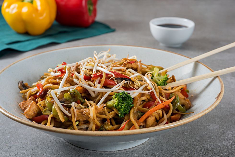 asian noodles with chicken and vegetables
