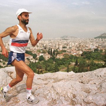 james zarei loopt de spartathlon een hardloopwedstrijd in griekenland over 246 kilometer