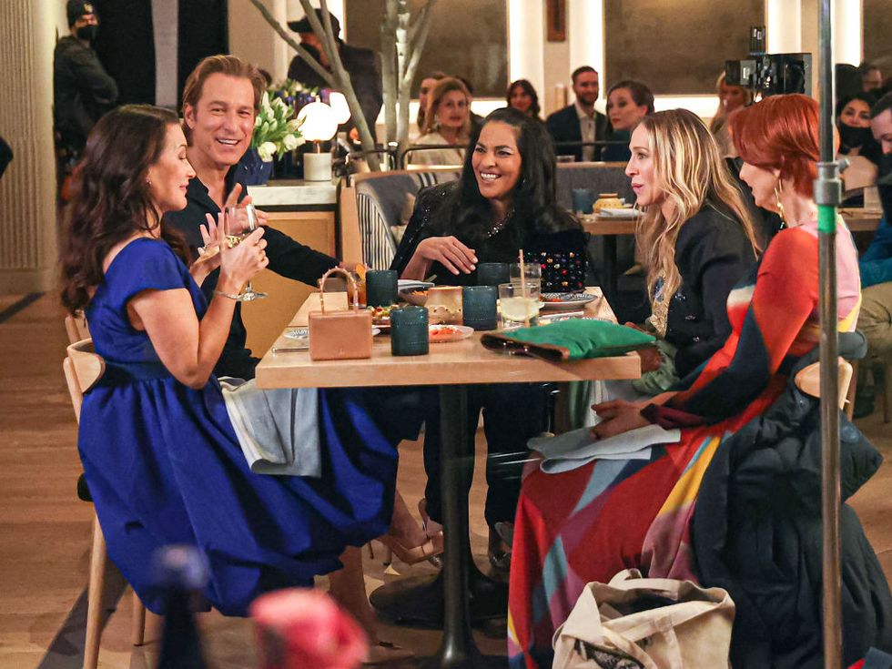 new york, ny february 01 kristin davis, john corbett, sarita choudhury, sarah jessica parker and cynthia nixon are seen on the film set of the and just like that tv series on february 01, 2023 in new york city photo by jose perezbauer griffingc images