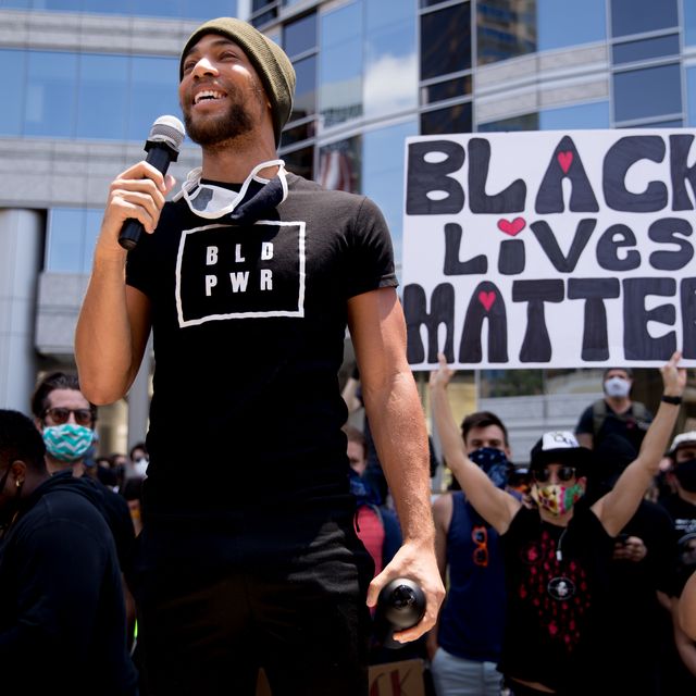 blacklivesmatter,kendrick sampson,ケンドリック・サンプソン,黒人俳優,殺人を無罪にする方法,ケイレブ・ハプストール,how to get away with murder,beverly hills, california   june 06 kendrick sampson participates in the hollywood talent agencies march to support black lives matter protests on june 06, 2020 in beverly hills, california photo by rich furygetty images
