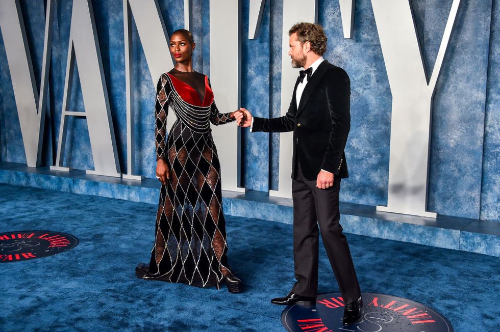 jodie turner smith and joshua jackson at the 2023 vanity fair oscar party held at the wallis annenberg center for the performing arts on march 12, 2023 in beverly hills, california photo by alberto rodriguezvariety via getty images