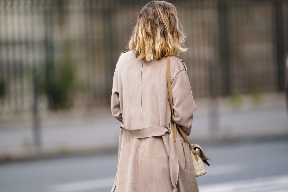 Clothing, Street fashion, Trench coat, Coat, Outerwear, Fashion, Blond, Beige, Waist, Dress, 