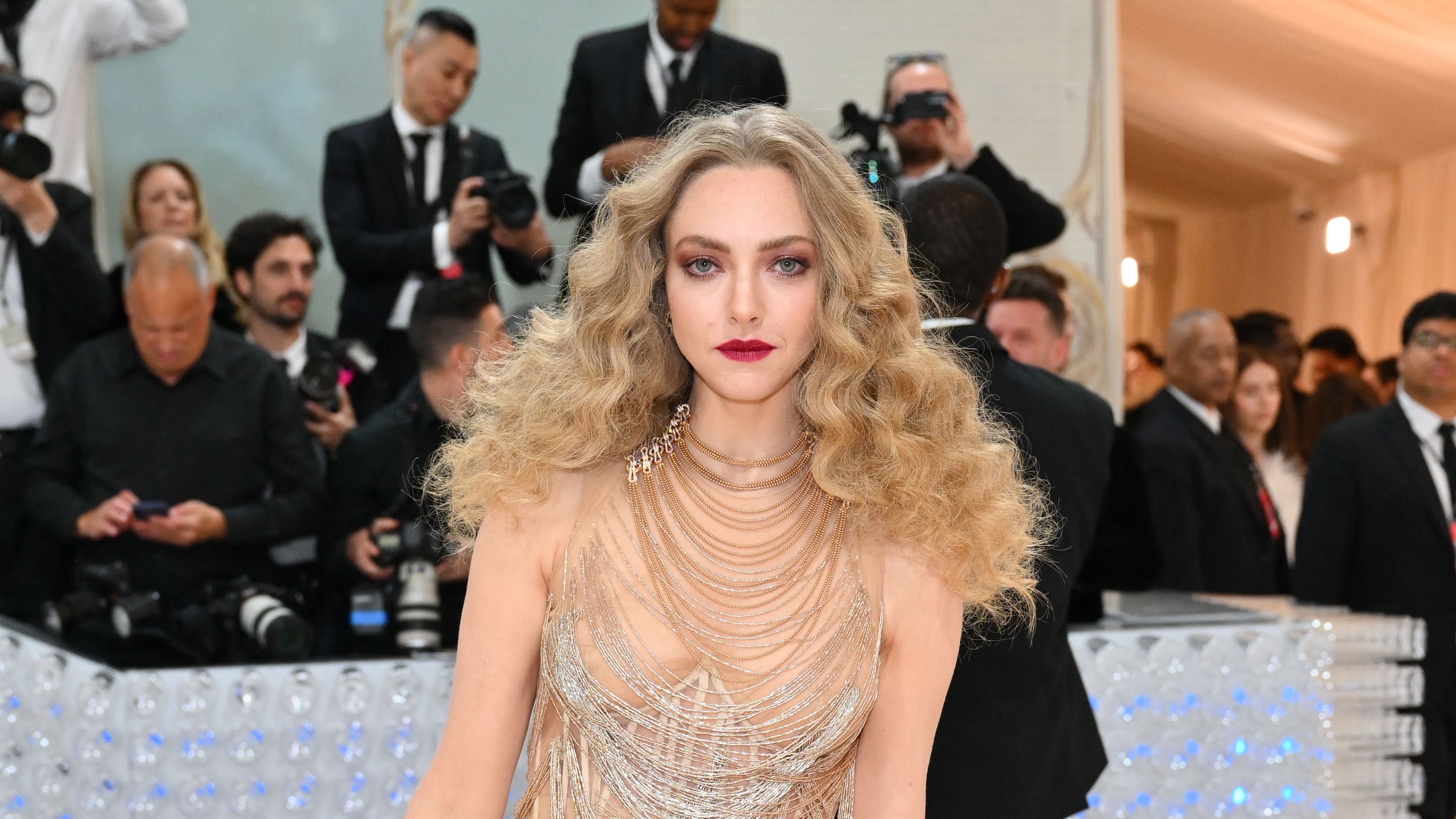 4186px x 2355px - Amanda Seyfried Wore a Naked Corset Dress to the 2023 Met Gala