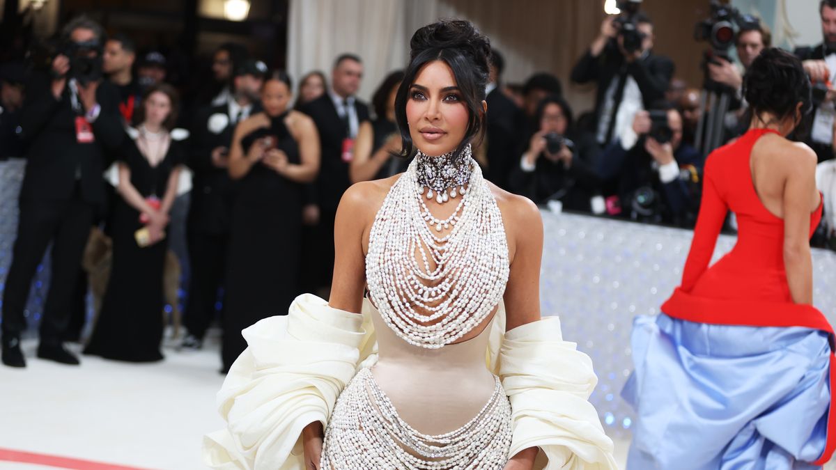 preview for Kim Kardashian arrives to Met Gala 2023 dripping in pearls