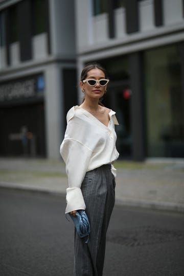 camisa blanca en el street style de berlín