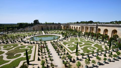 preview for Europe’s 10 Must-Visit Gardens