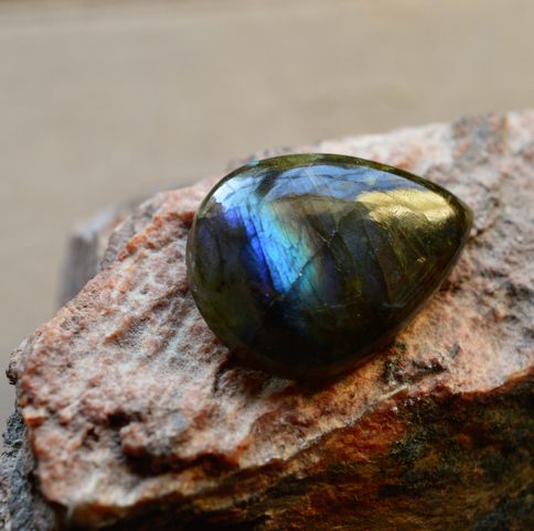 labradorite mineral stone