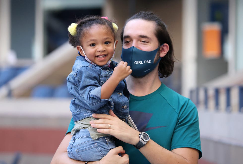 Serena Williams' Daughter Olympia Cuddles Dad Alexis Ohanian: Pics –  Hollywood Life