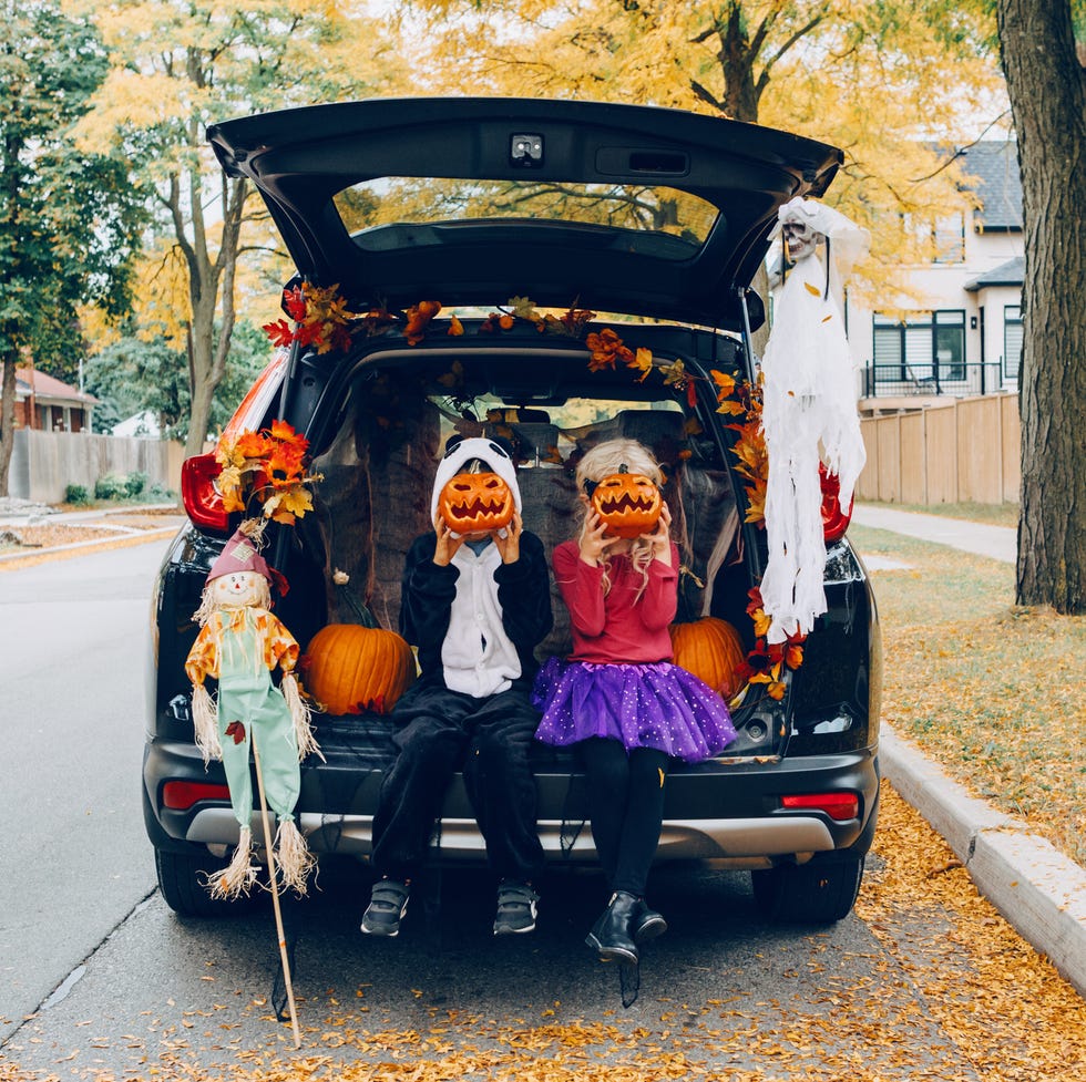 8 Easy DIY Trunk or Treat Ideas 2023 - Halloween Trunk or Treat