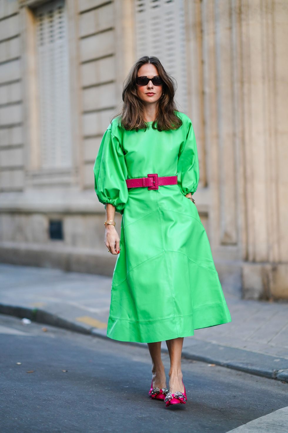Cómo combinar un vestido verde