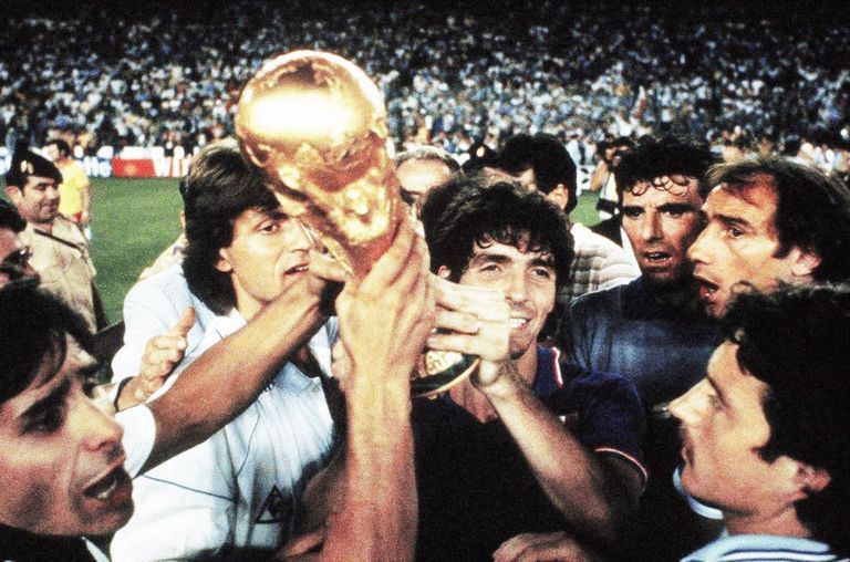 bruno conti, giancarlo antognoni, paolo rossi, dino zoff, francesco graziani and franco selvaggi of italy celebrate with trophy after winning the final fifa world cup spain 1982 match between italy and germany at estadio santiago bernabéuon july 11, 1982 in madrid, spain photo by alessandro sabattinigetty images