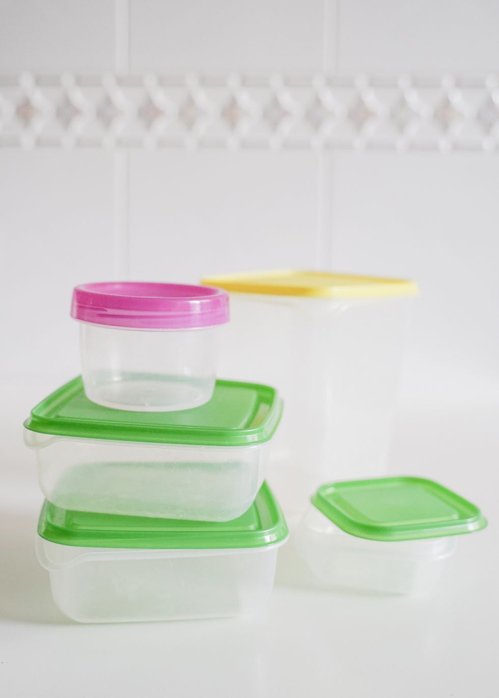 plastic containers with lids